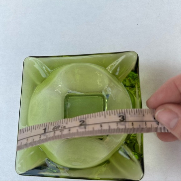 🌟3/$20🌟 Anchor Hocking Green Glass Ashtray Vintage - Picture 4 of 5